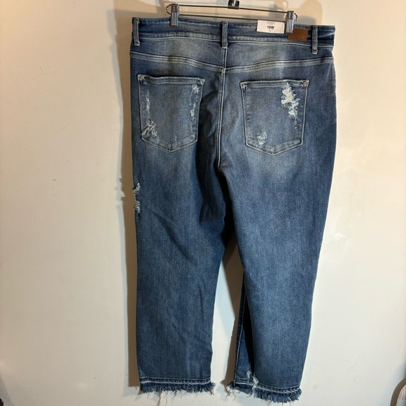 JUDY BLUE Sz 18W Jeans Distressed Raw Hem Straight Leg High Rise Mid-Wash NEW - Picture 13 of 16
